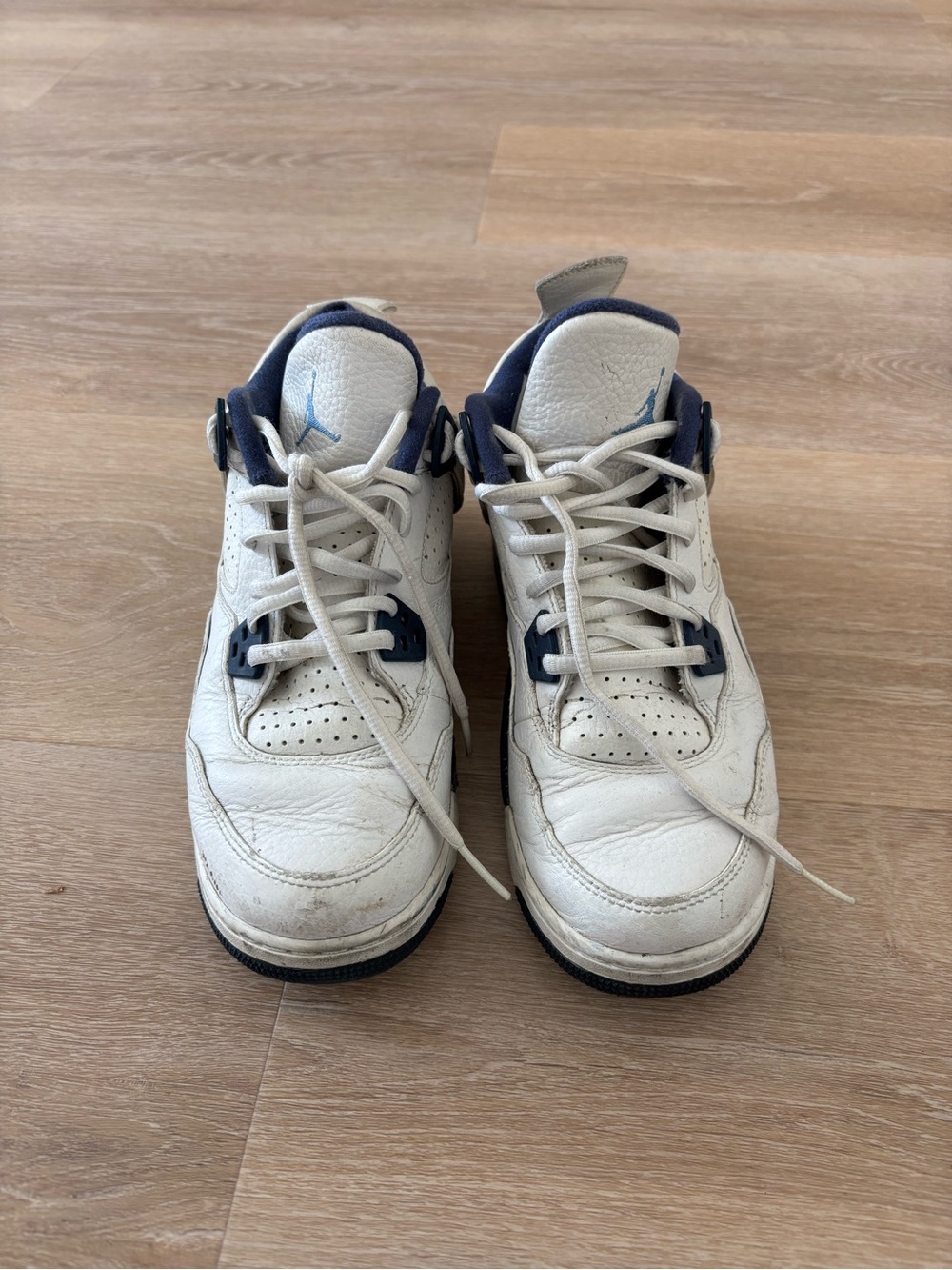 Air Jordan White & Navy Retro Sneakers Sz 5